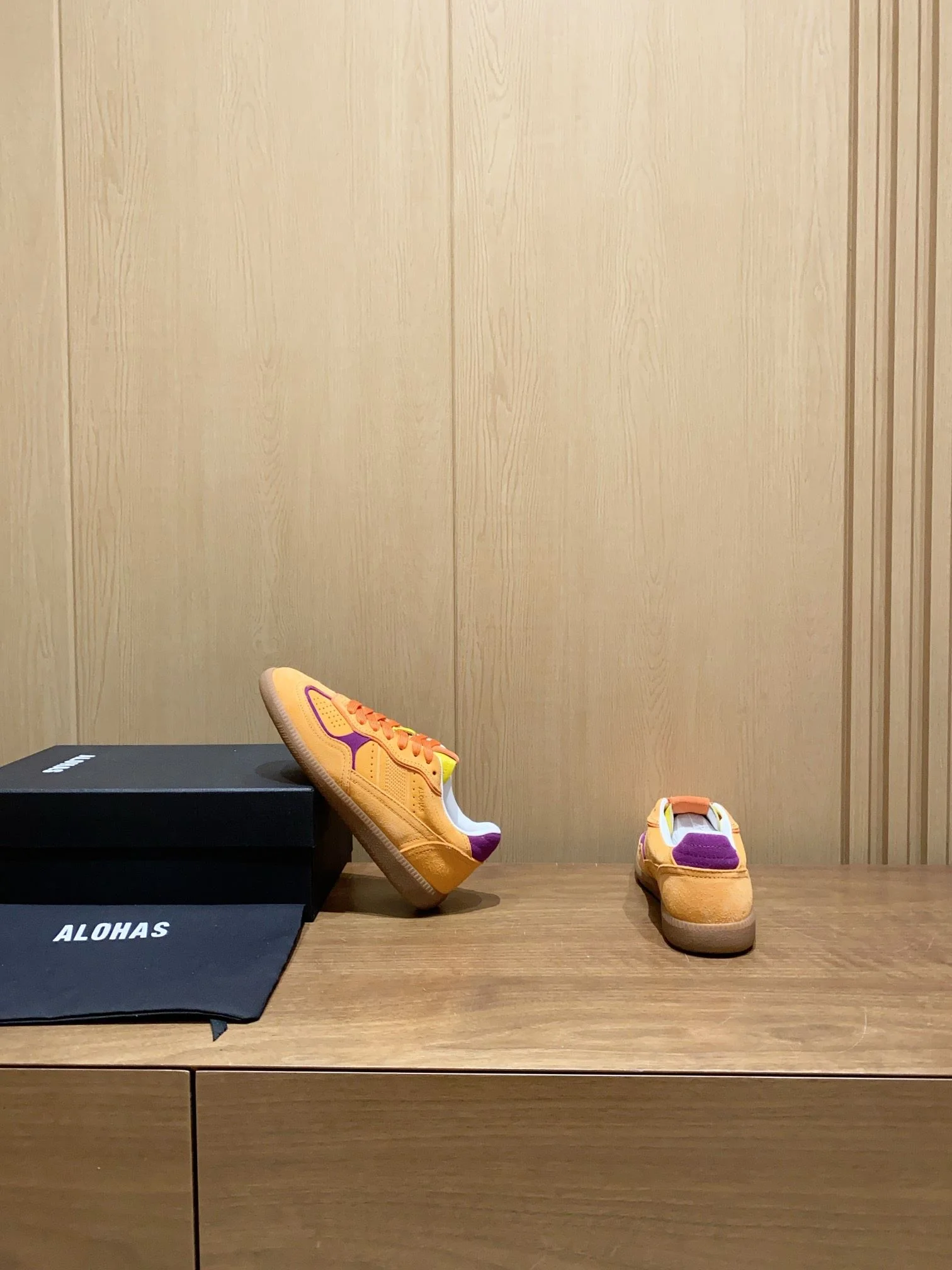 WaterResistant Alohas Shoes 8455