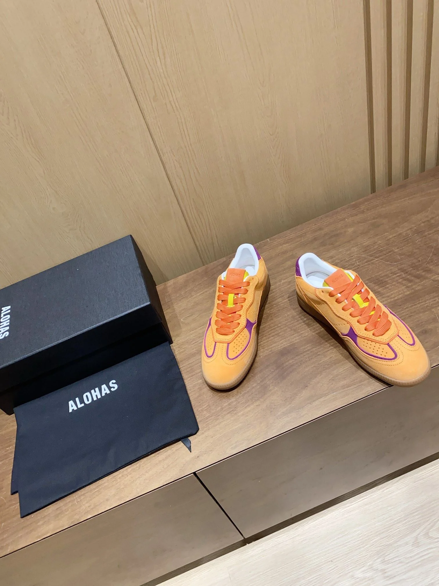 WaterResistant Alohas Shoes 8455