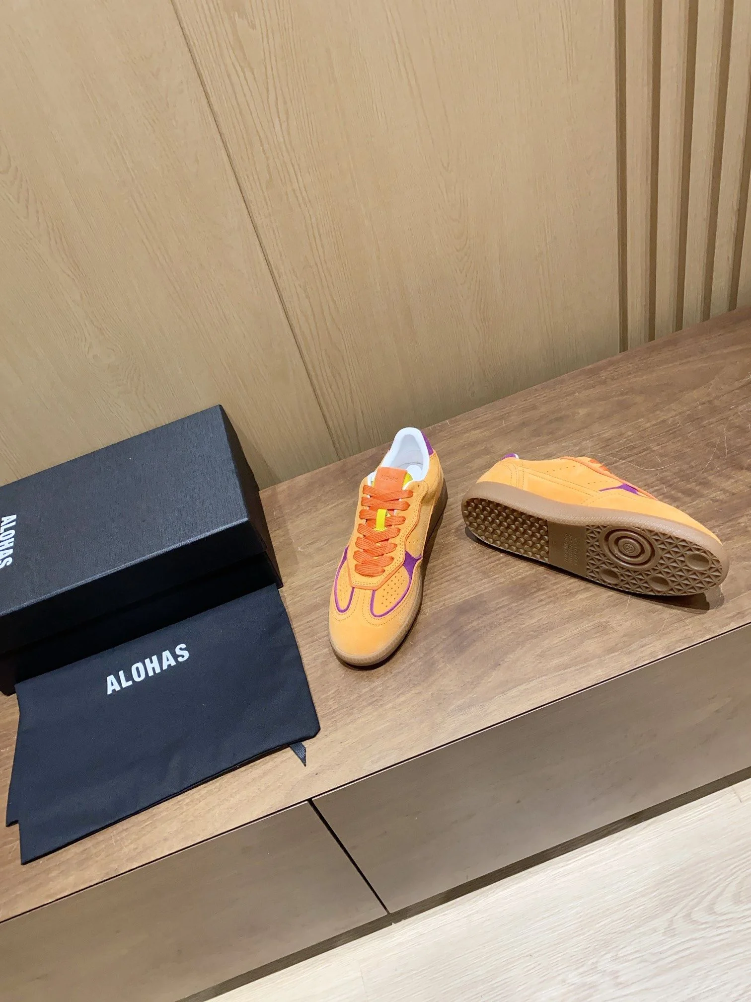 WaterResistant Alohas Shoes 8455