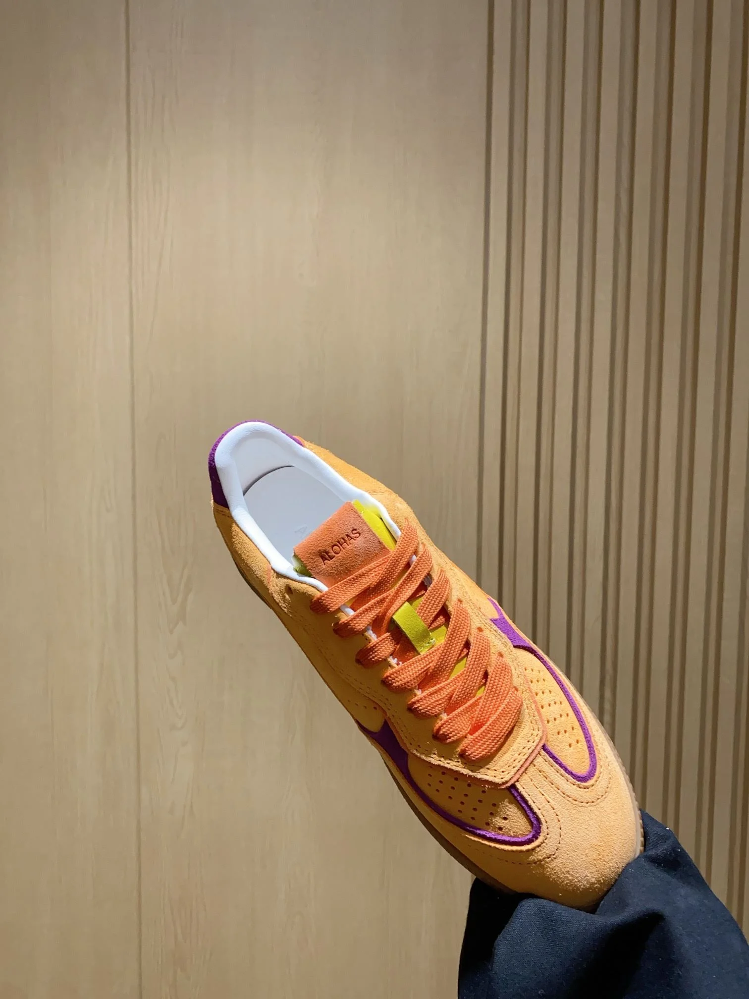 WaterResistant Alohas Shoes 8455