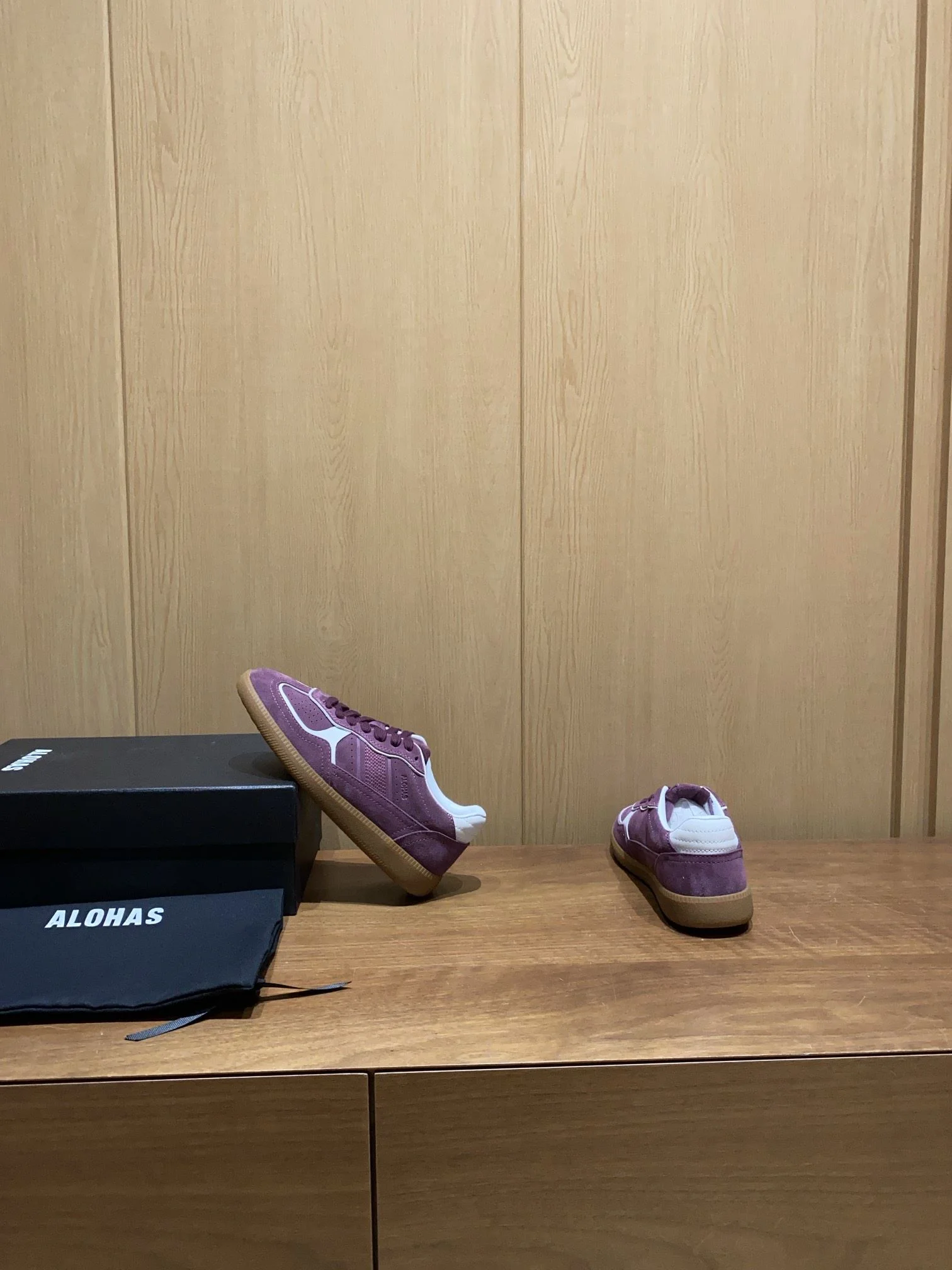 EyeCatching Alohas Shoes 8454