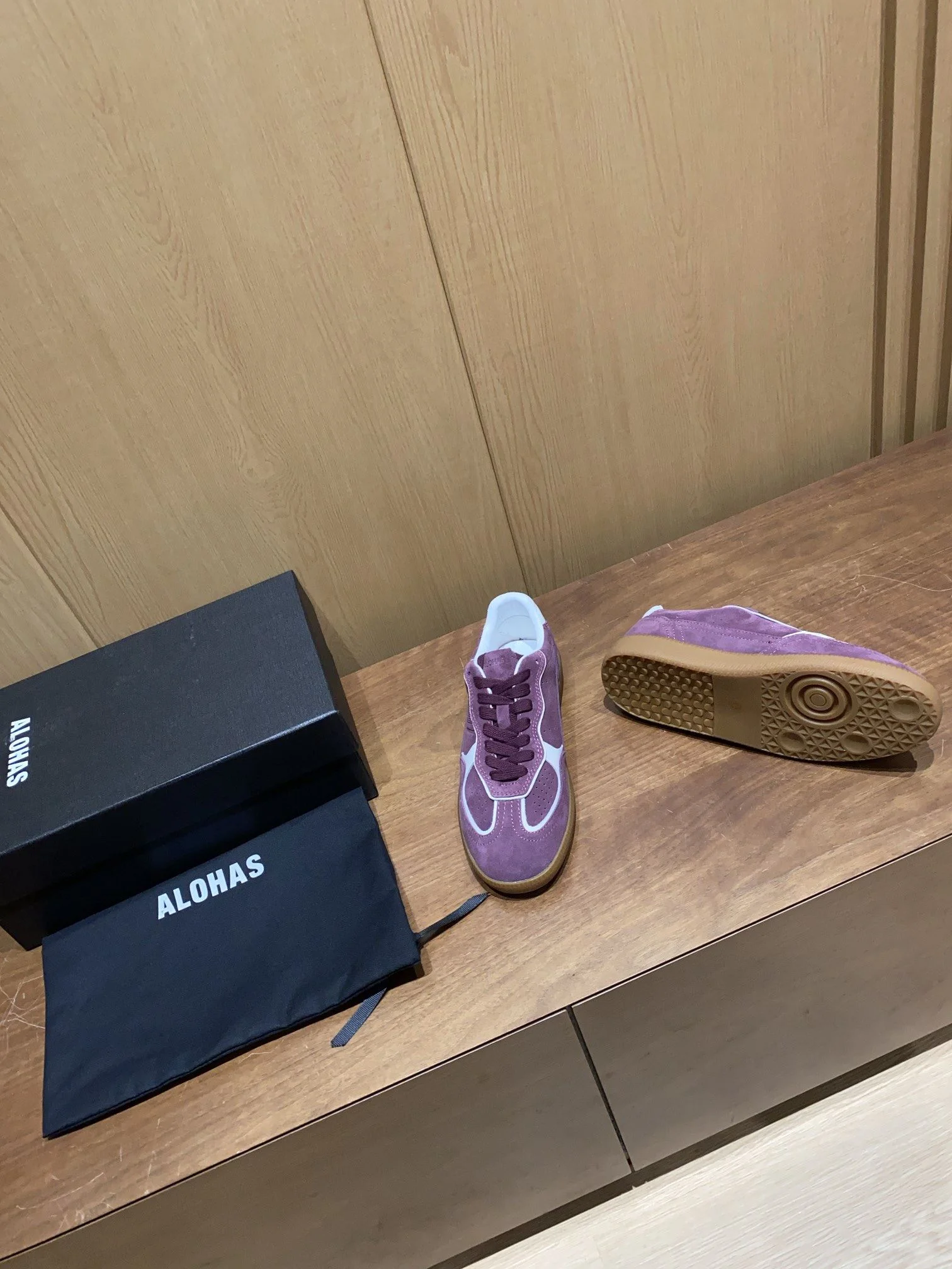 EyeCatching Alohas Shoes 8454