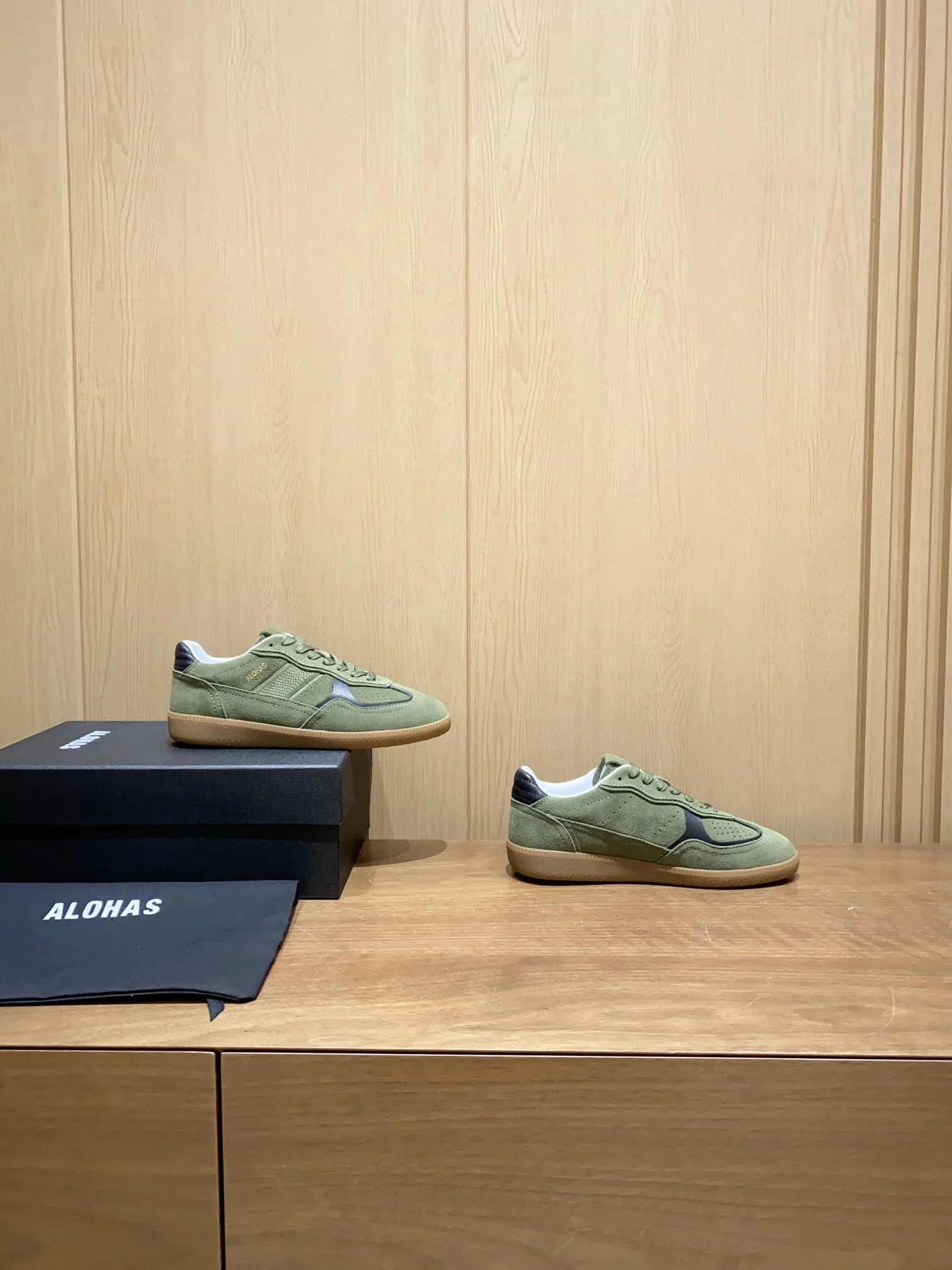 Chic Alohas Shoes 8451
