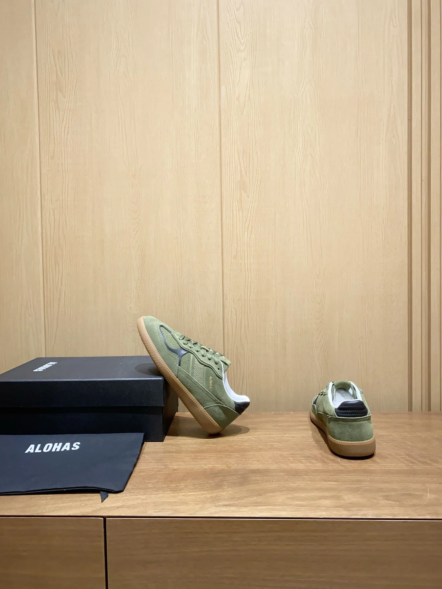 Chic Alohas Shoes 8451