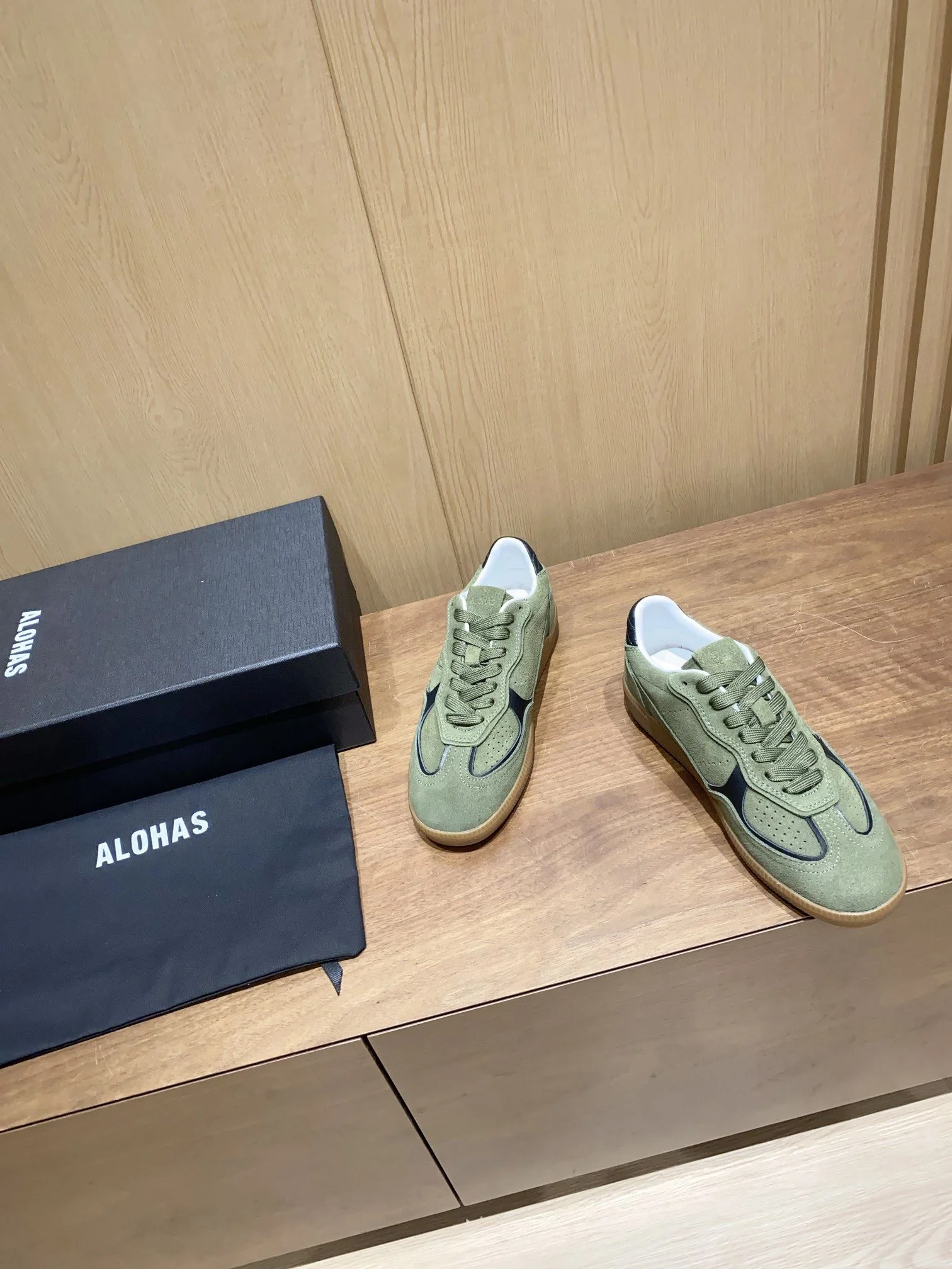 Chic Alohas Shoes 8451