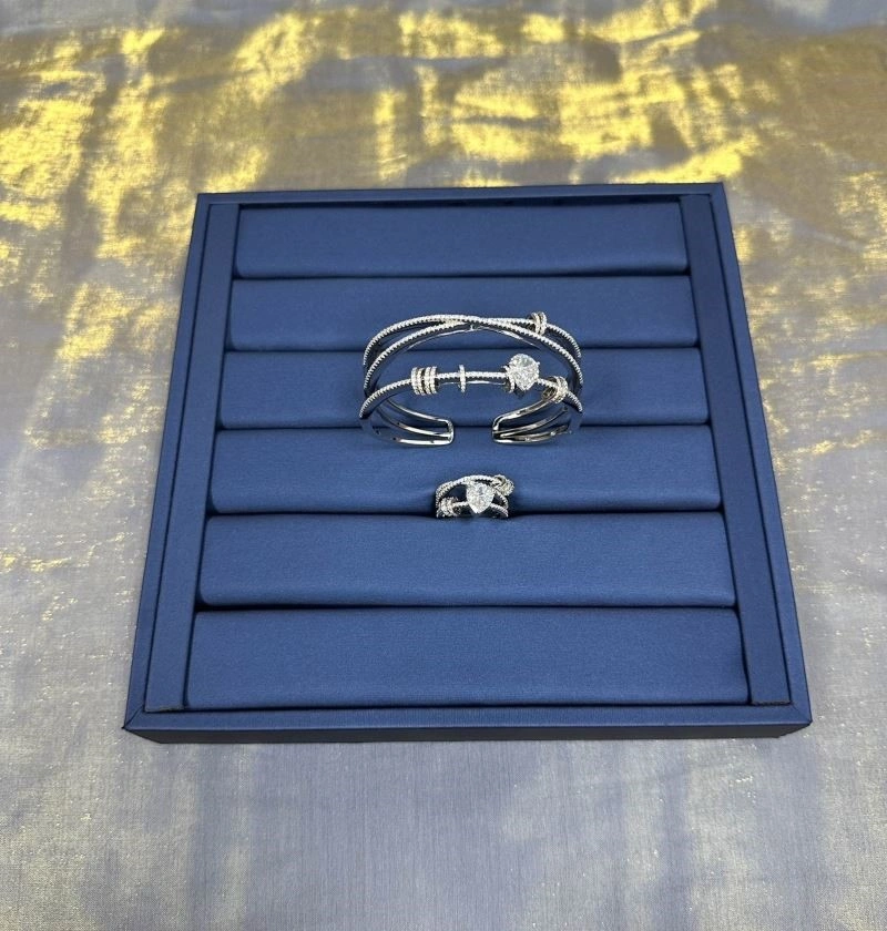 Sporty Apm Bracelets 214939