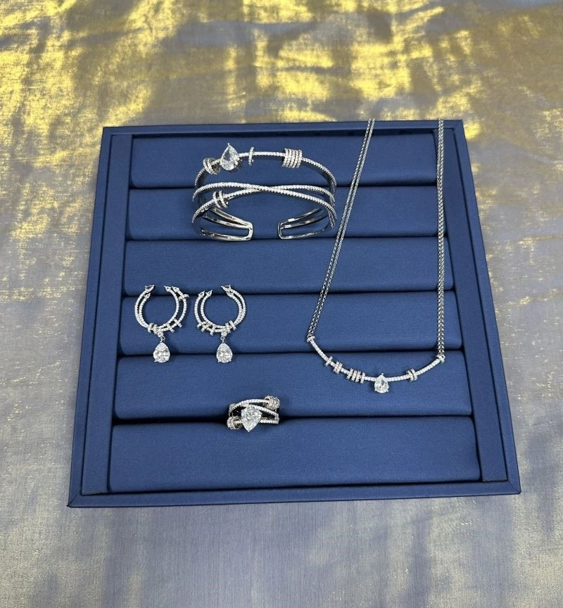 Sporty Apm Bracelets 214939