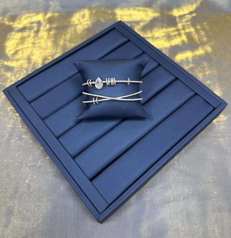 Sporty Apm Bracelets 214939