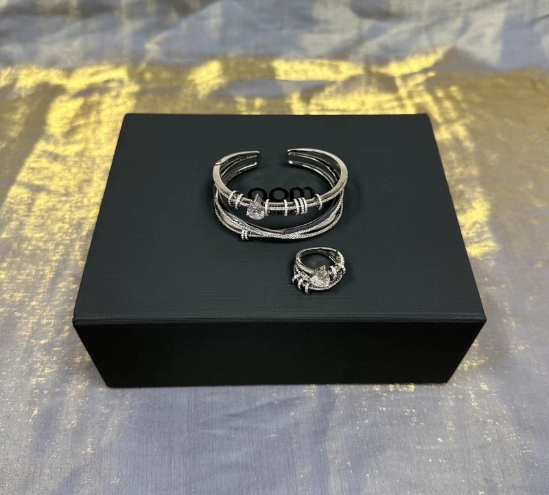 Sporty Apm Bracelets 214939