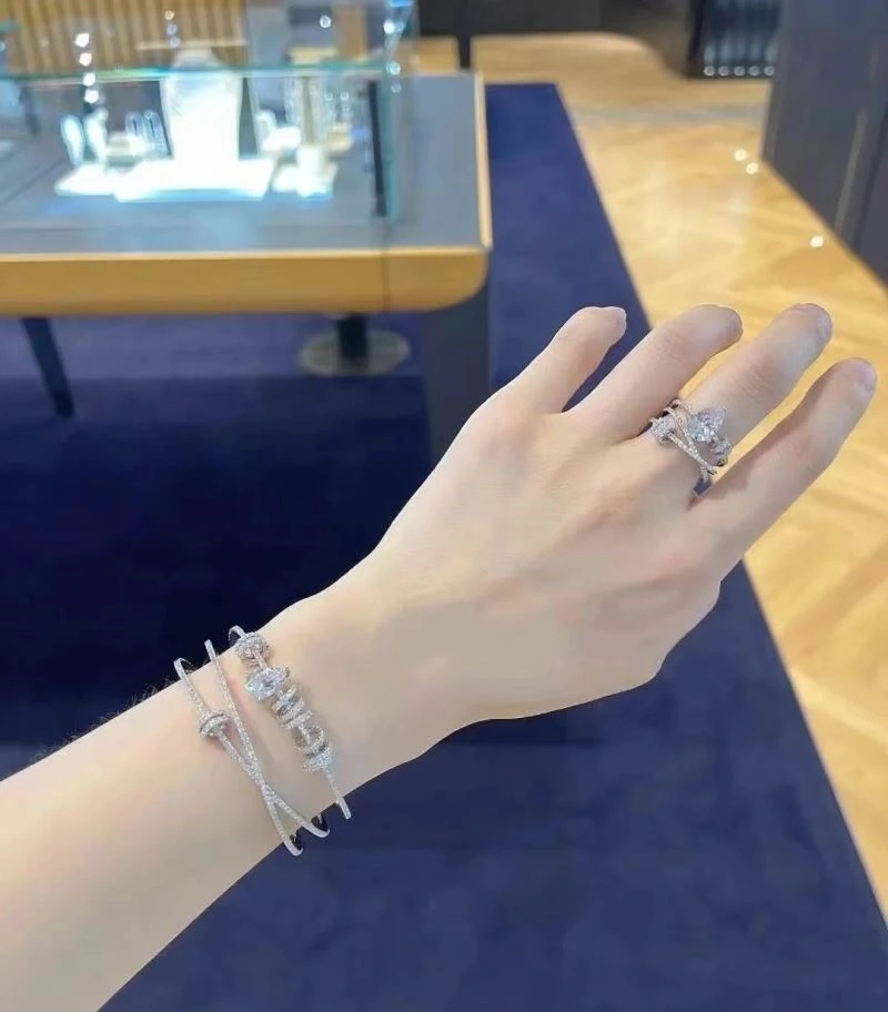 Sporty Apm Bracelets 214939