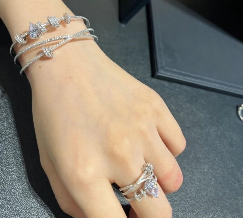 Sporty Apm Bracelets 214939