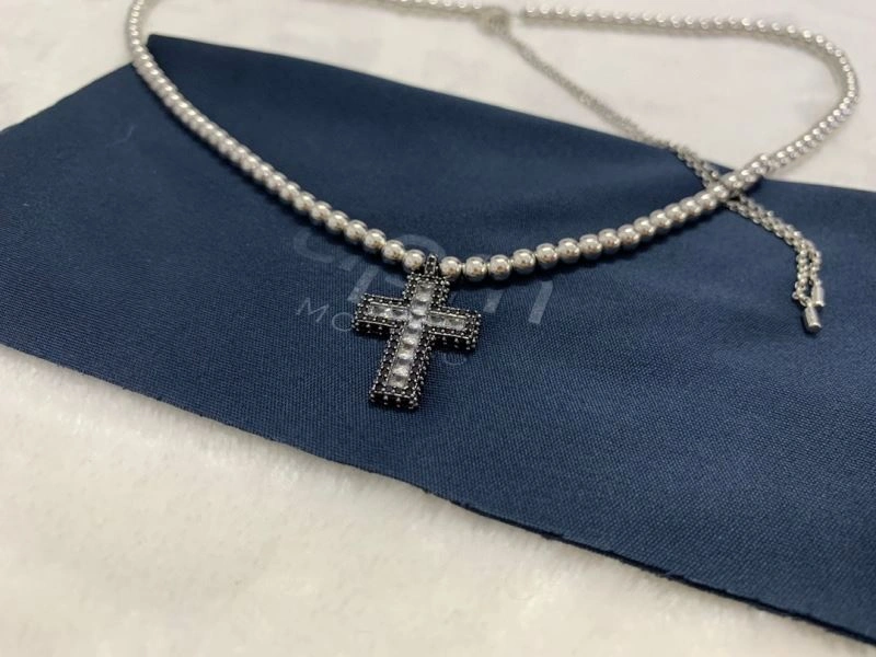 Comfortable Apm Necklaces 215183