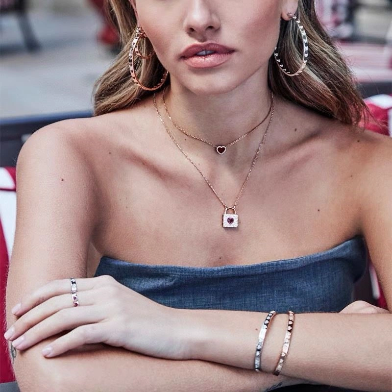Apm Necklaces SoftTouch 214852