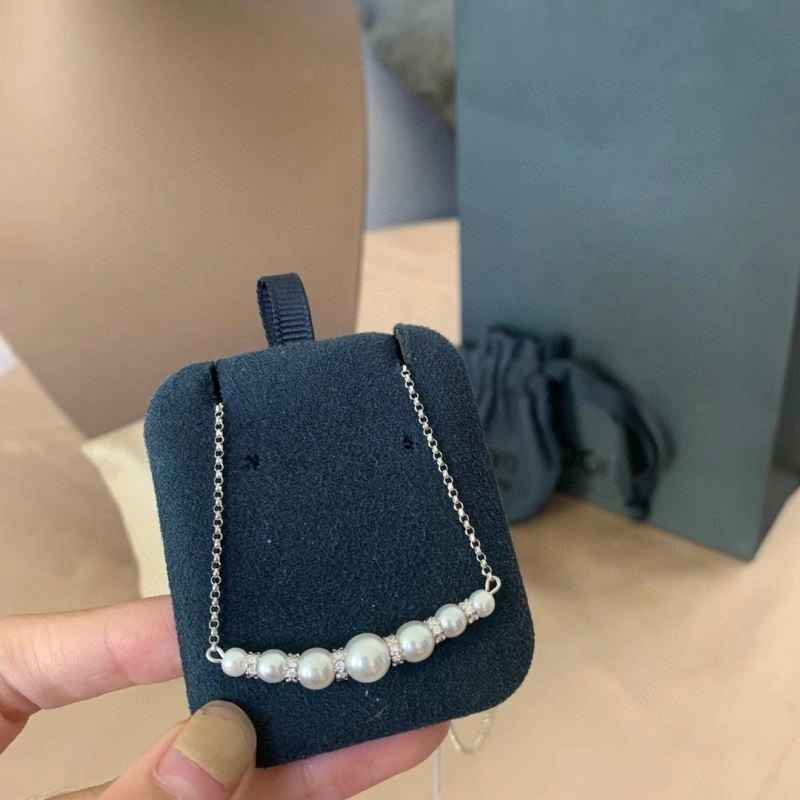 Apm Necklaces Tailored 214841