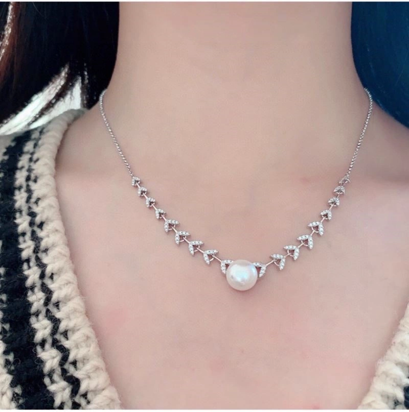 Trendy Apm Necklaces 214737