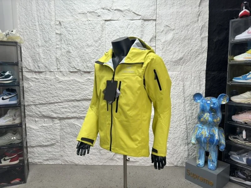 Soft Arcteryx Outwear 163348