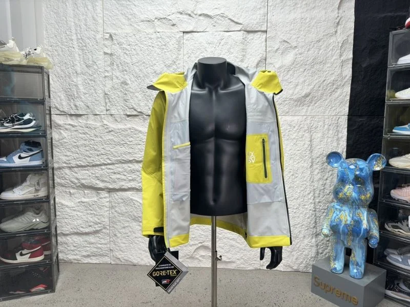 Soft Arcteryx Outwear 163348