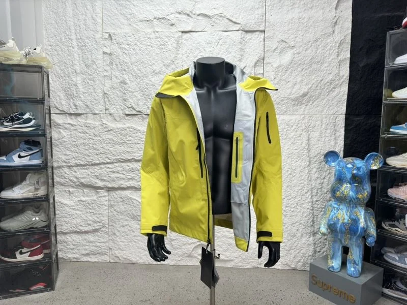 Soft Arcteryx Outwear 163348