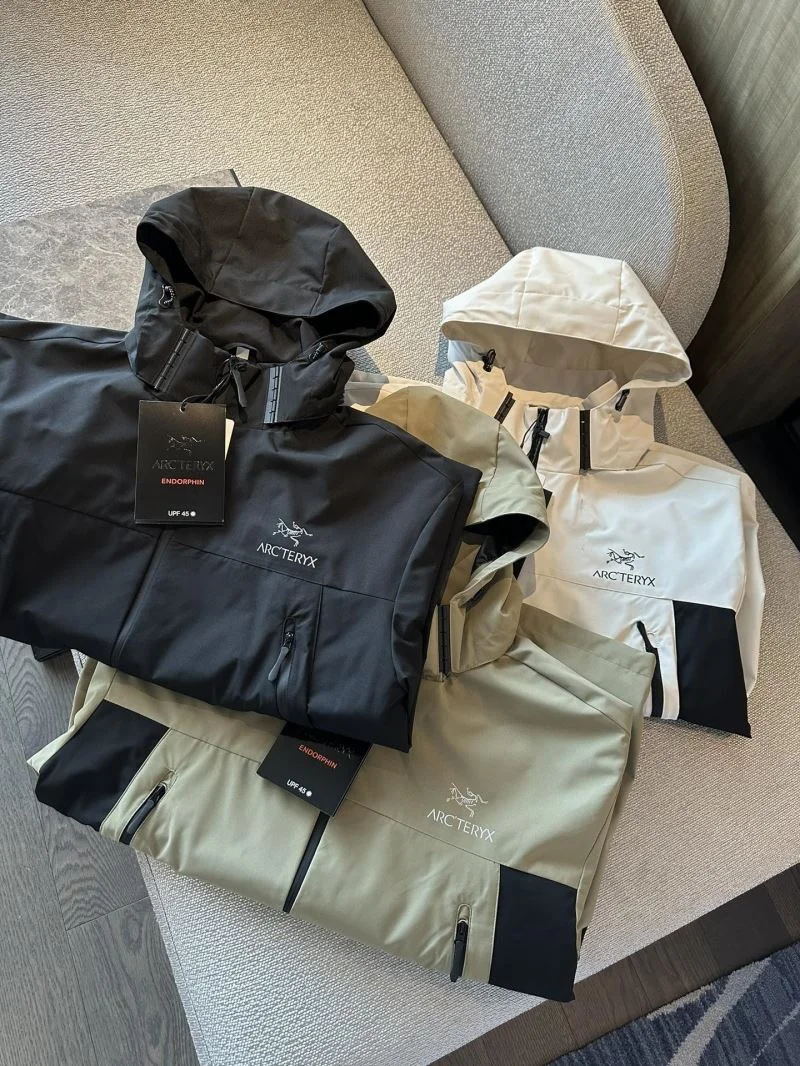 TechFriendly Arcteryx Outwear 163342