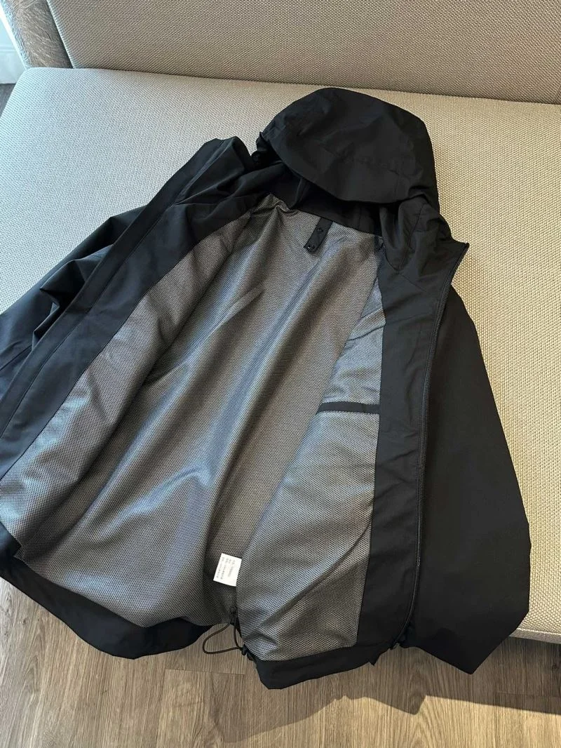 Lightweight Arcteryx Outwear 163327