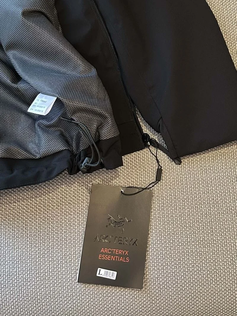 Lightweight Arcteryx Outwear 163327
