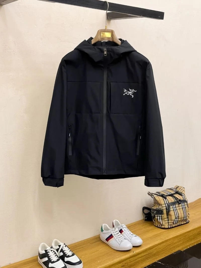Minimalist Arcteryx Outwear 163351