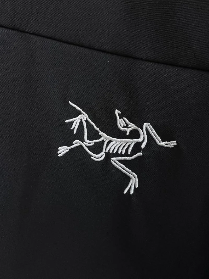 Minimalist Arcteryx Outwear 163351