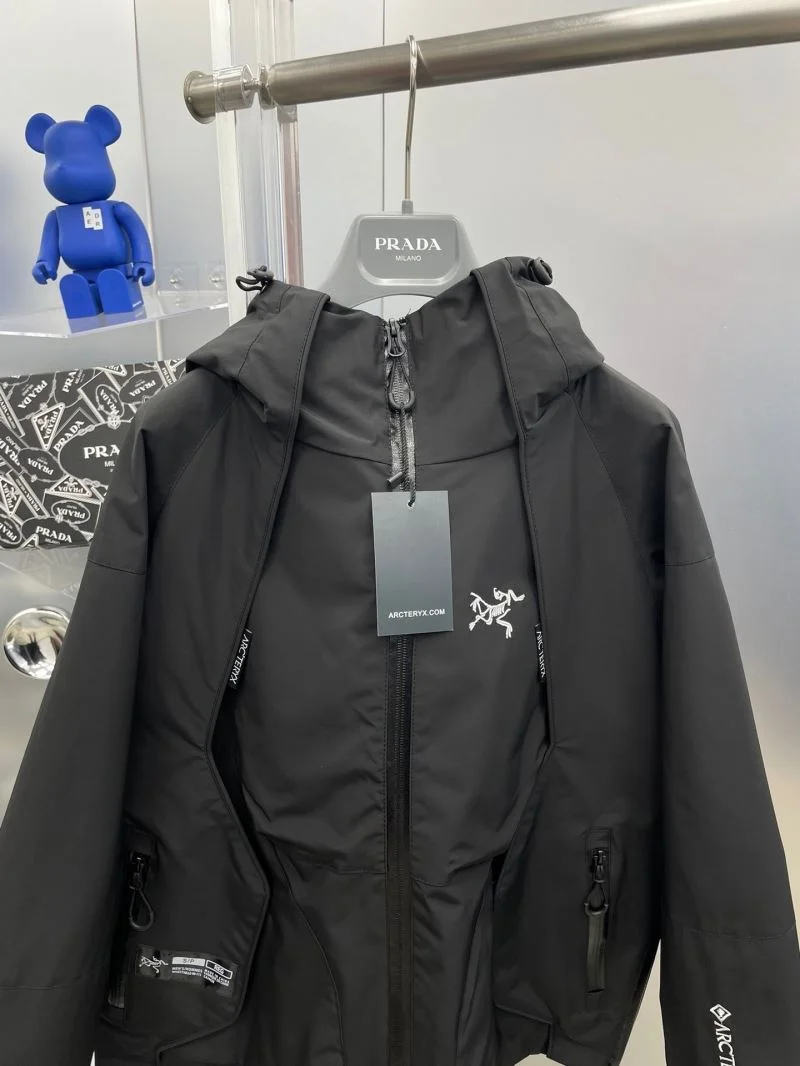 Arcteryx Outwear Sporty 163278
