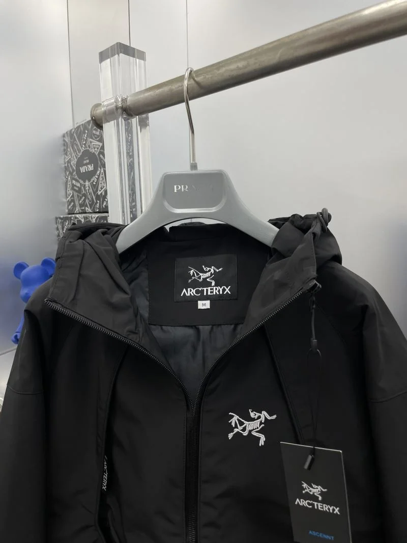 Arcteryx Outwear Sporty 163278