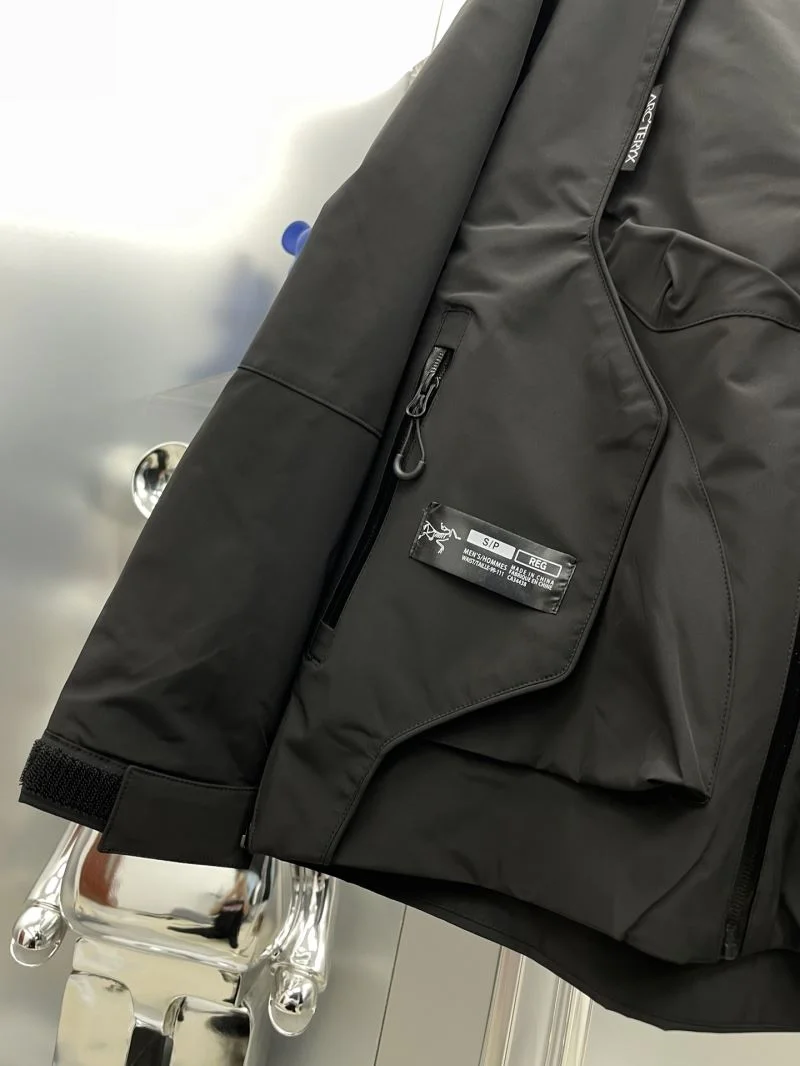 Arcteryx Outwear Sporty 163278