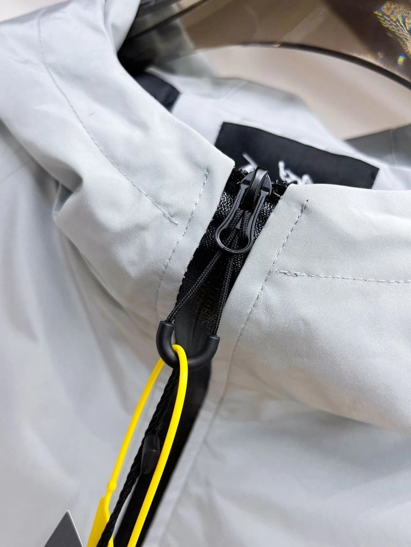 Arcteryx Outwear Minimalist 162185