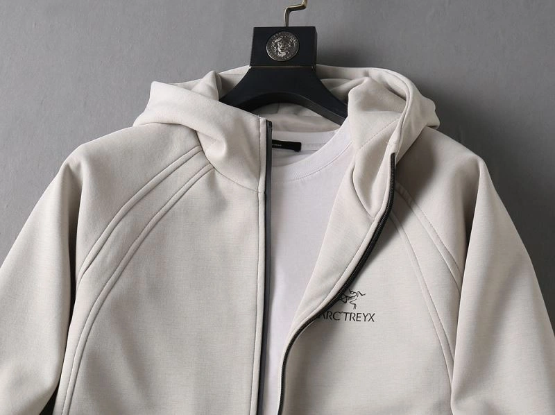 Neat Arcteryx Outwear 162127