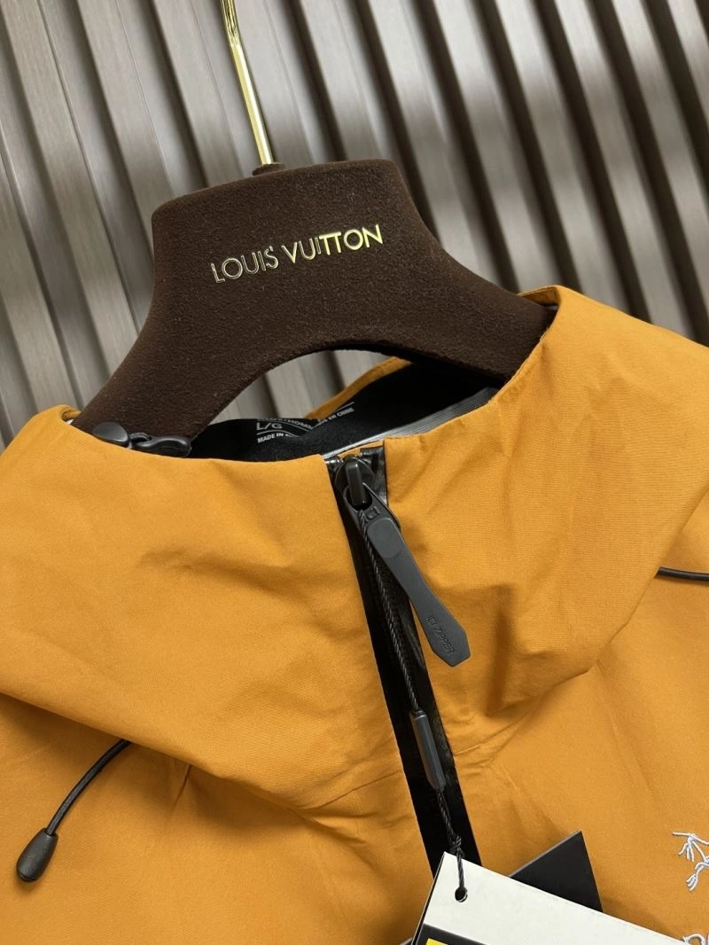 Arcteryx Outwear Lightweight 161142