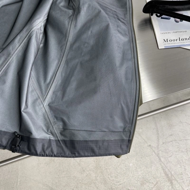 Snug Arcteryx Outwear 161124