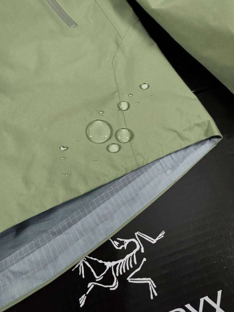 Arcteryx Outwear Sleek 159829