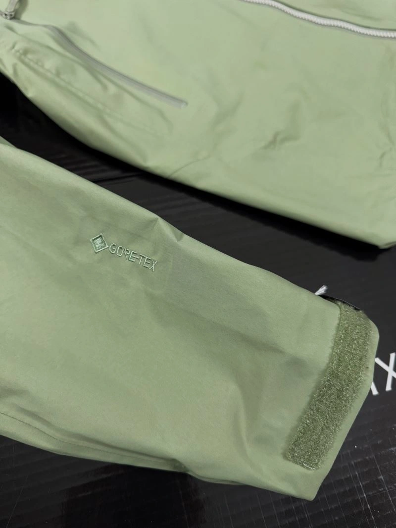 Arcteryx Outwear Sleek 159829