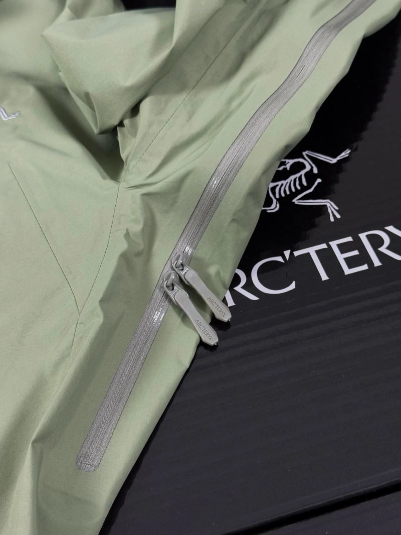 Arcteryx Outwear Sleek 159829