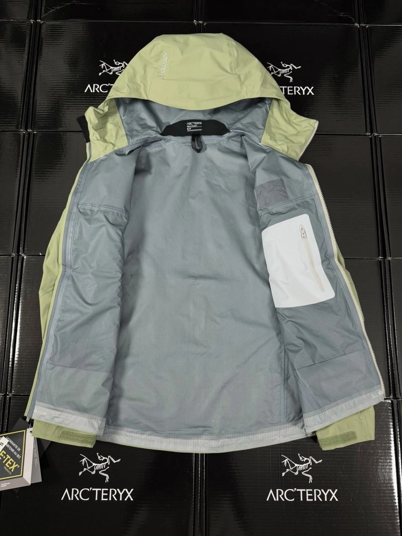 Arcteryx Outwear Sleek 159829