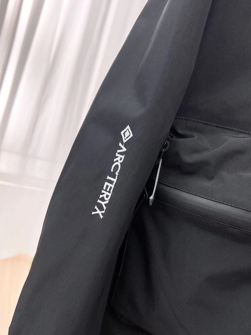 Arcteryx Outwear MoistureWicking 158866