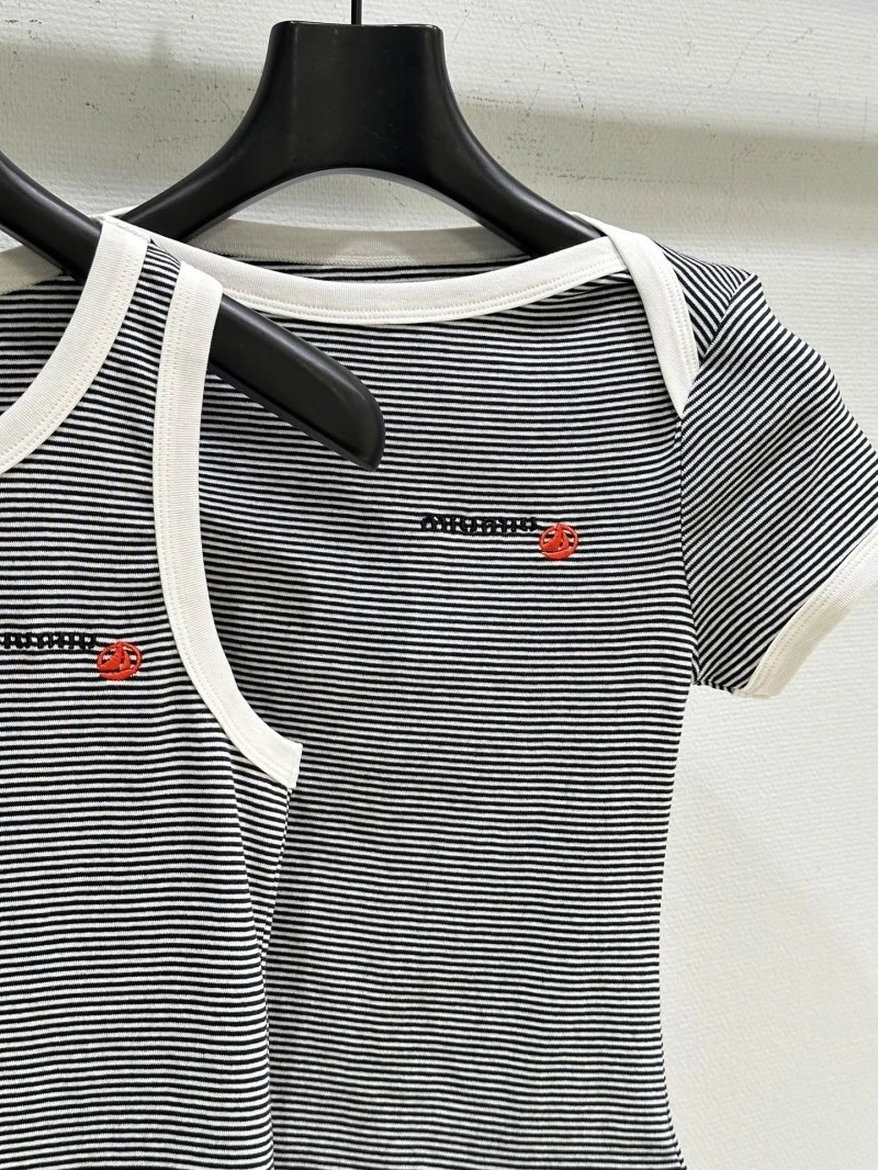 Armani T-Shirts Sleek 95391