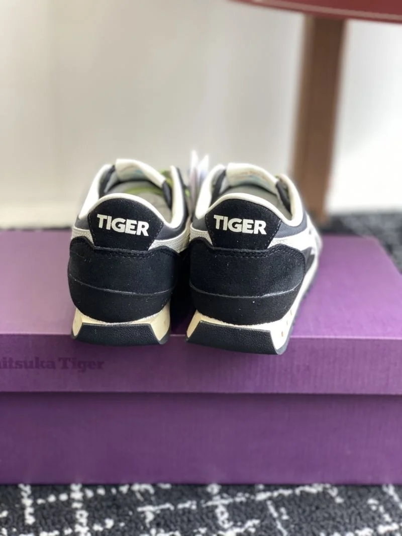 Snug Asics Shoes 6865