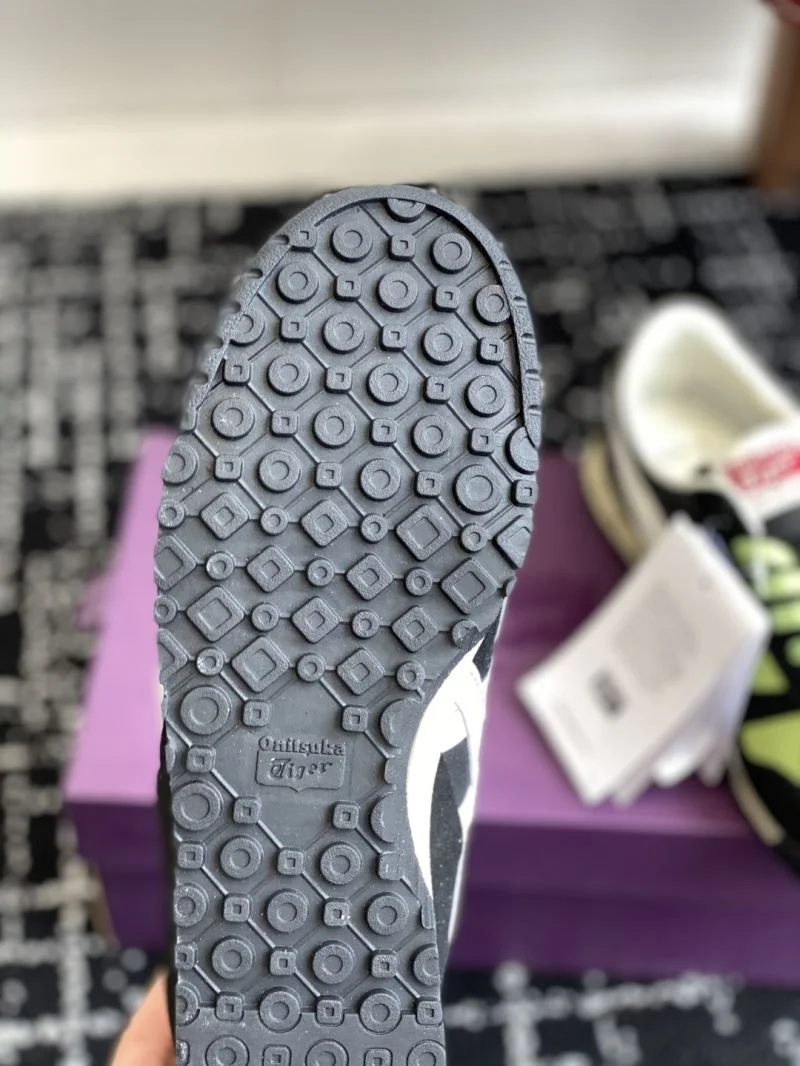 Snug Asics Shoes 6865