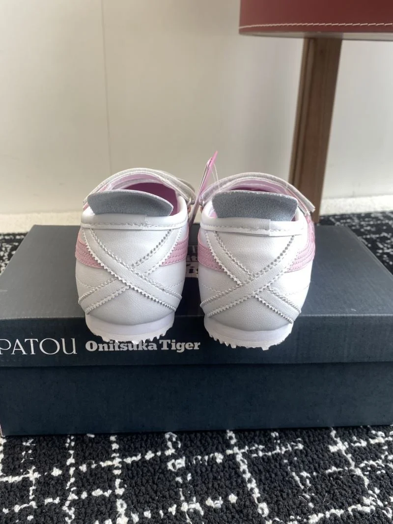 TimelessDesign Asics Shoes 6853