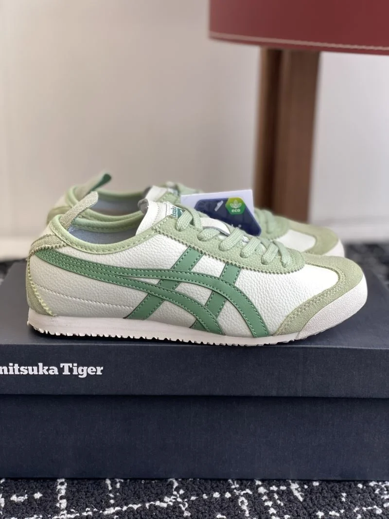Practical Asics Shoes 6907
