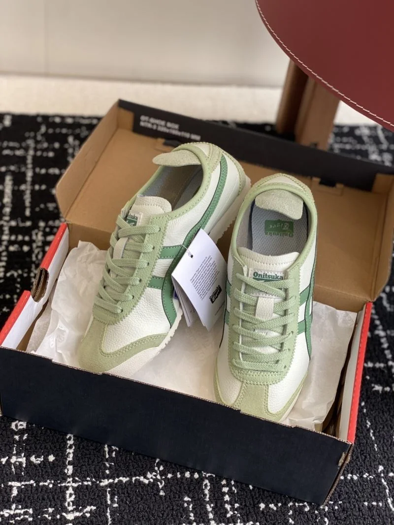 Practical Asics Shoes 6907
