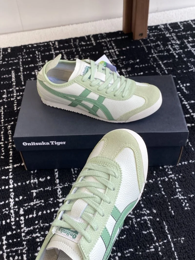 Practical Asics Shoes 6907