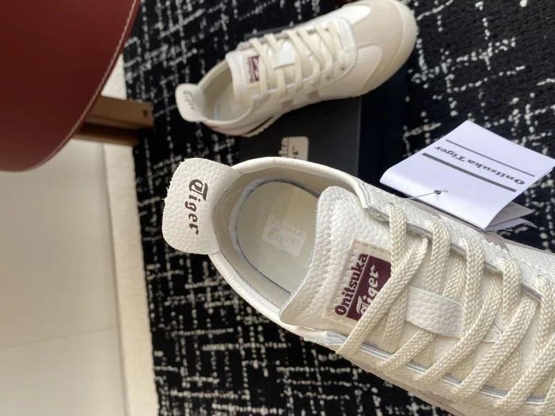 Snug Asics Shoes 6845