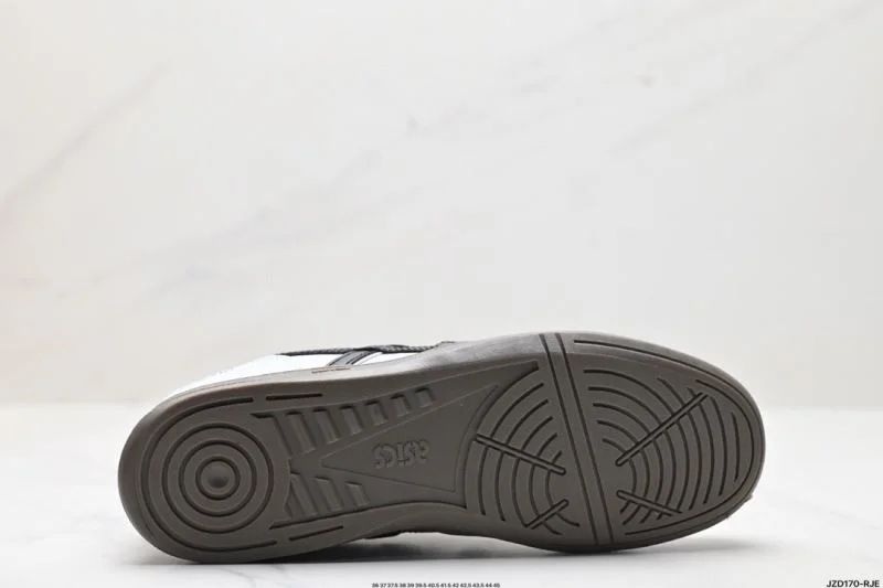 Cozy Asics Shoes 3862