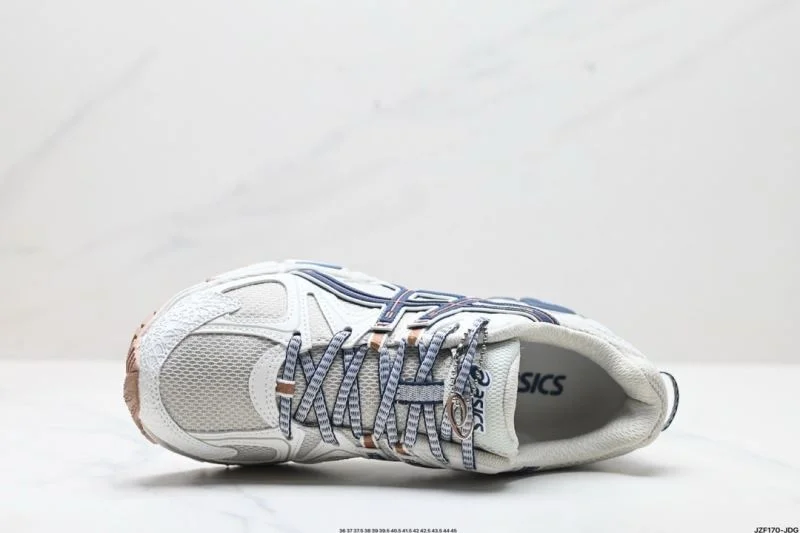 Seasonal Asics Shoes 3800