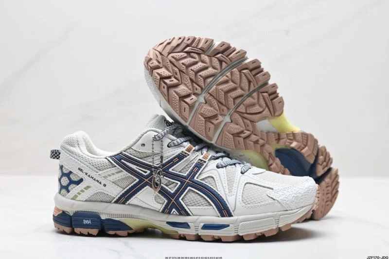 Seasonal Asics Shoes 3800